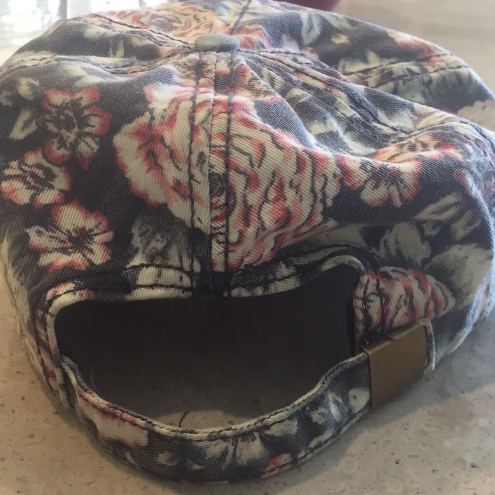 Floral hat - Picture 3 of 3